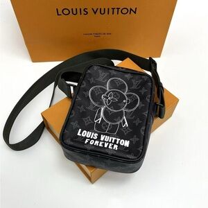 ❌sold❌🚩steal authentic Louis Vuitton Black and White Messenger Bag